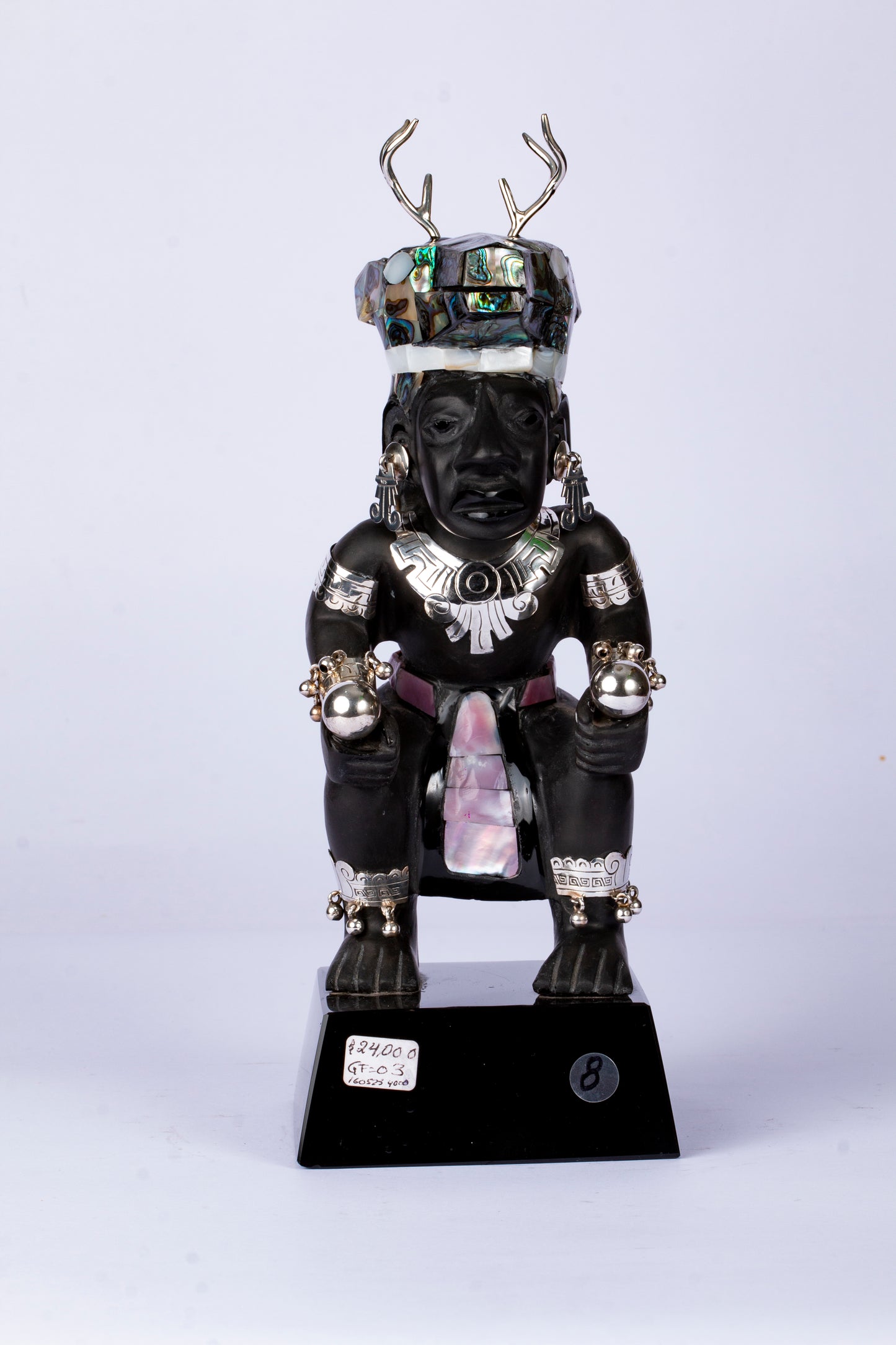 Figura de Danzante Prehispánico con Penacho de Venado