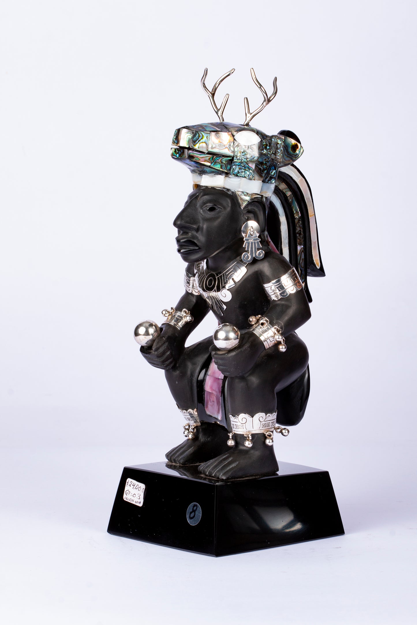 Figura de Danzante Prehispánico con Penacho de Venado