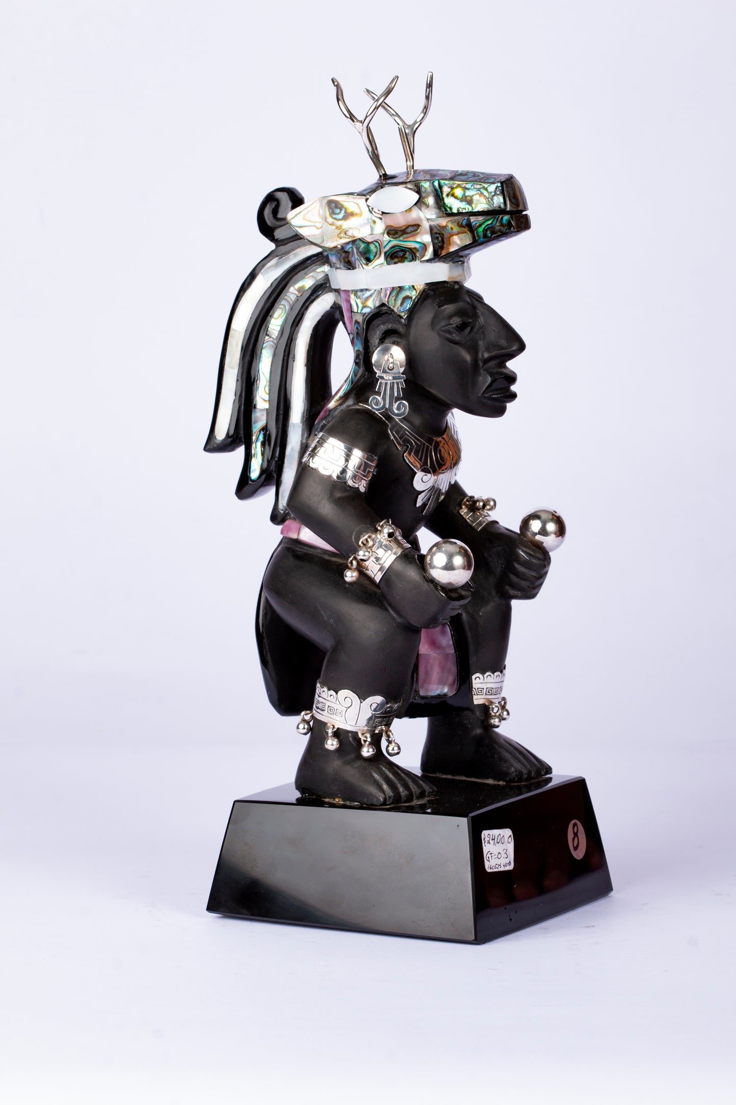 Figura de Danzante Prehispánico con Penacho de Venado