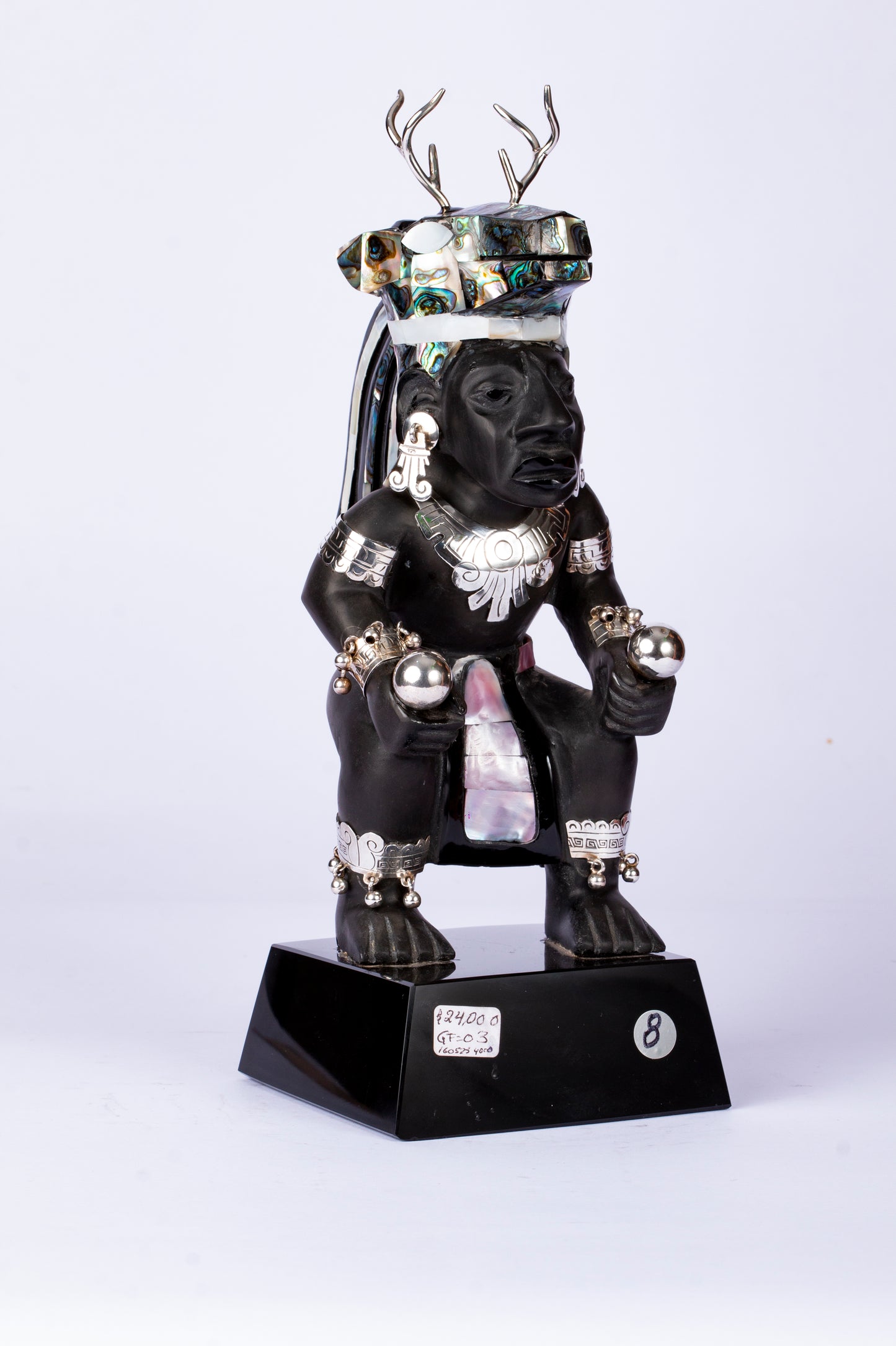 Figura de Danzante Prehispánico con Penacho de Venado