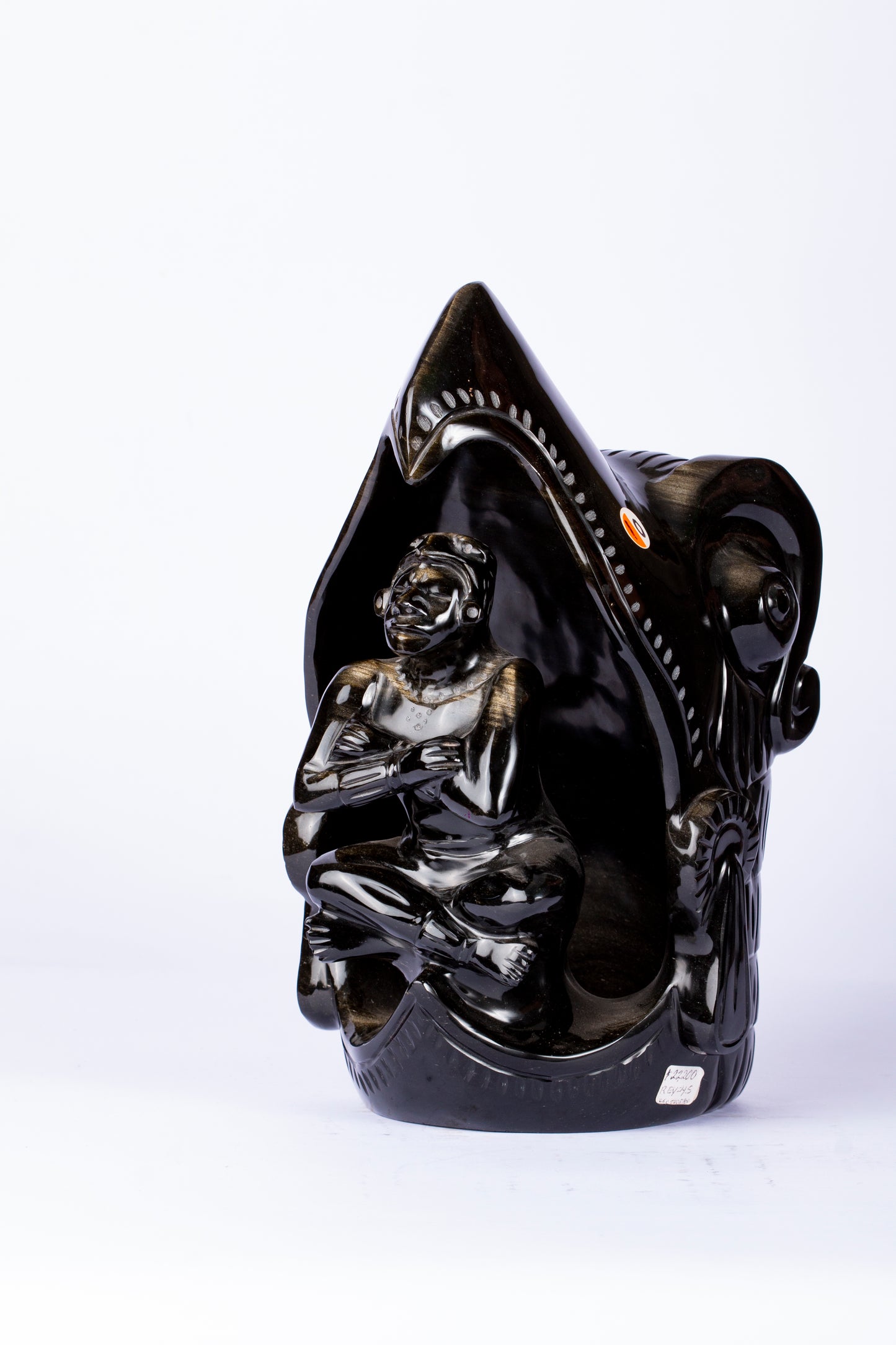 Guerrero Interior – Figura en Obsidiana dentro de Concha Espiritual