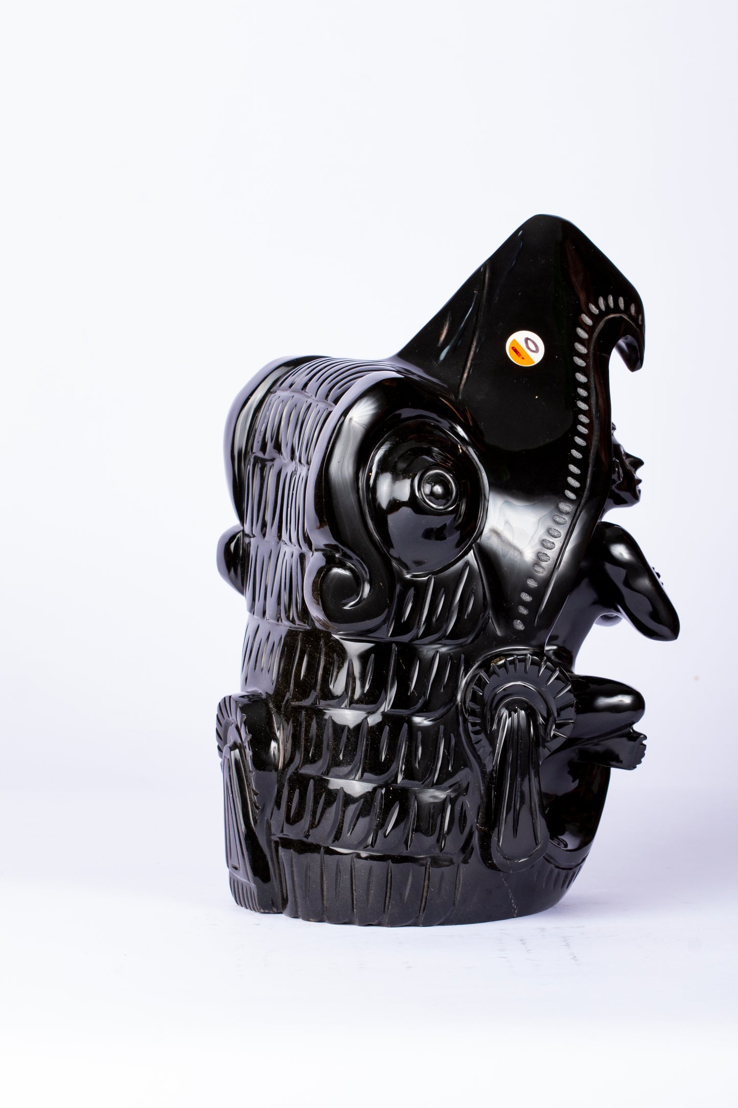 Guerrero Interior – Figura en Obsidiana dentro de Concha Espiritual