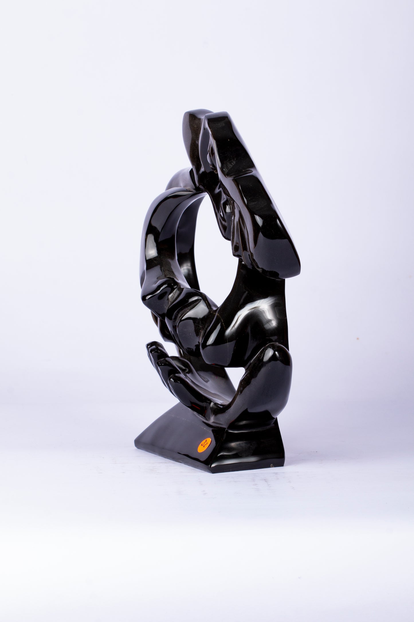 Amor Eterno – Escultura en Obsidiana Pulida