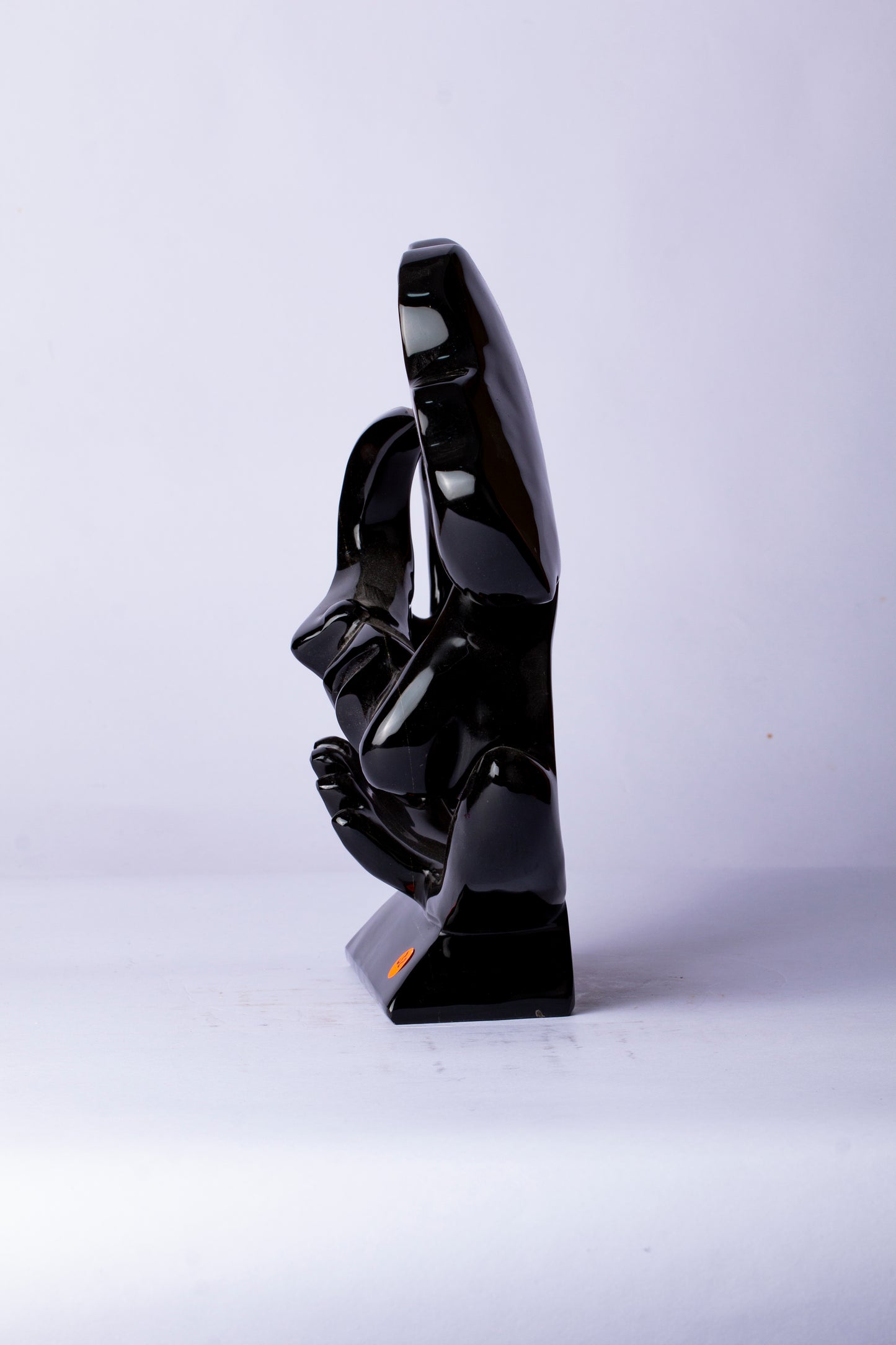 Amor Eterno – Escultura en Obsidiana Pulida