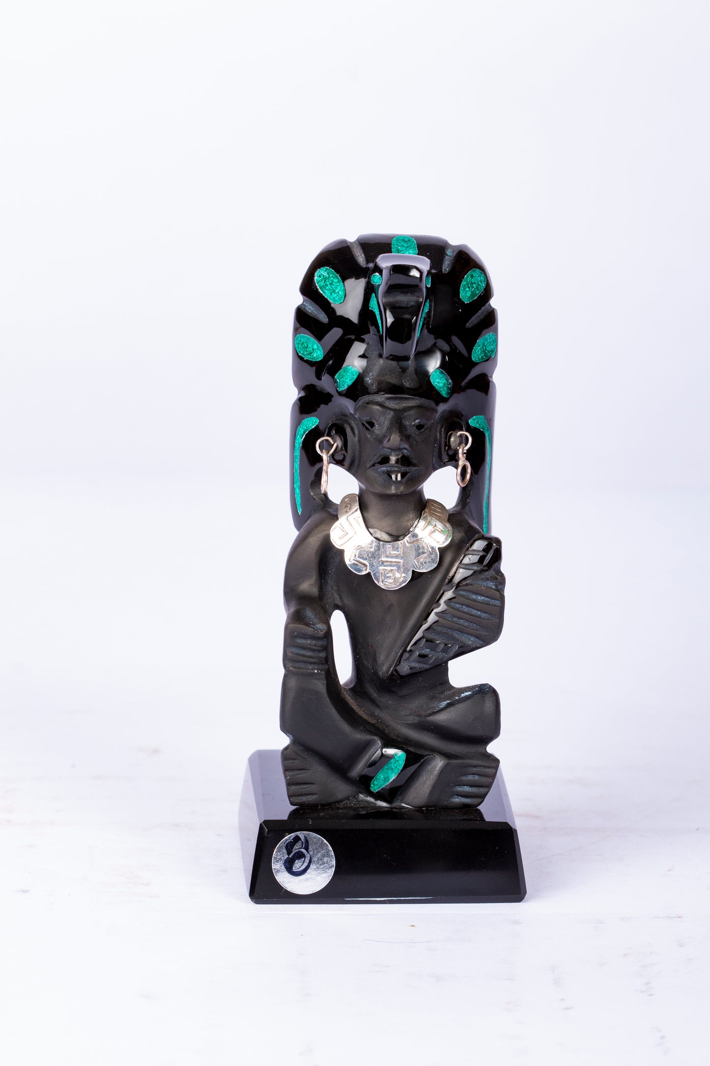 Figura de Guerrero Mesoamericano con Tocador de Jaguar