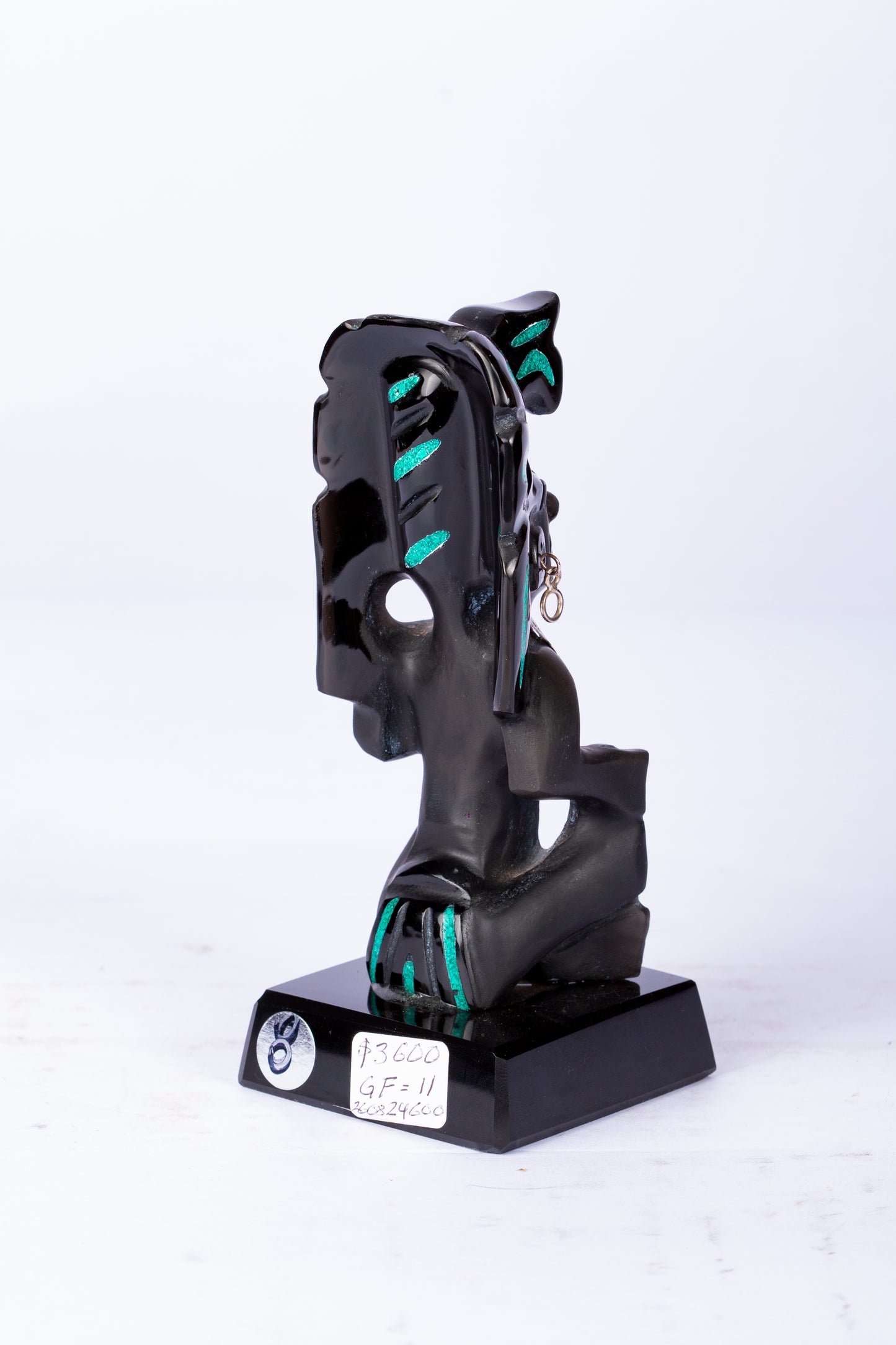 Figura de Guerrero Mesoamericano con Tocador de Jaguar