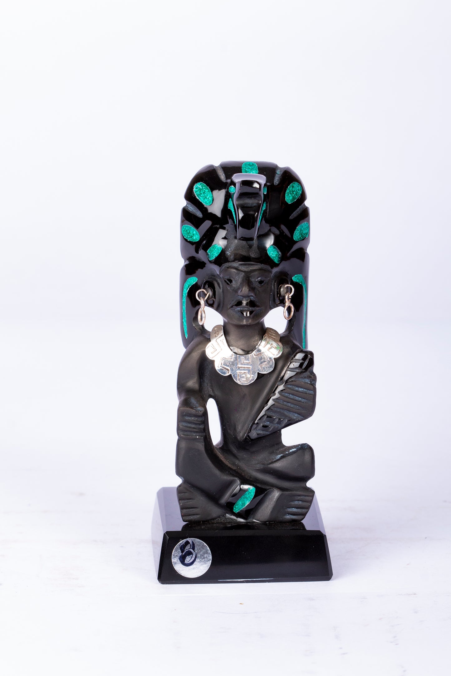 Figura de Guerrero Mesoamericano con Tocador de Jaguar