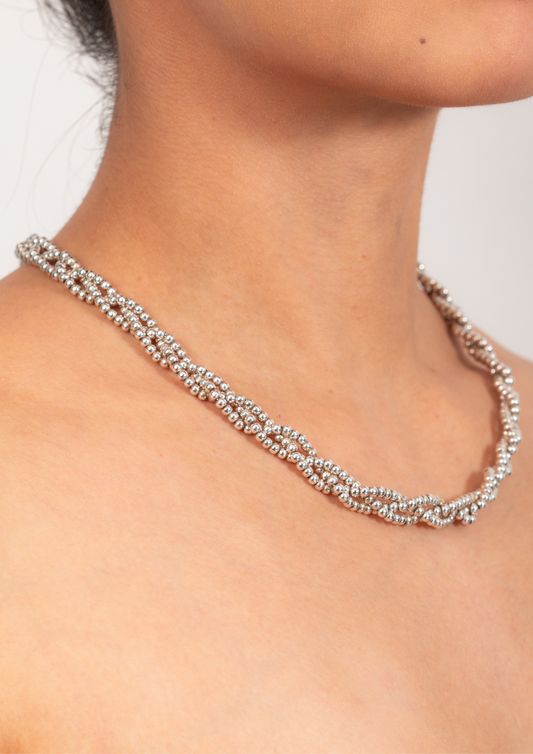Collar de esferas trenzadas en espiral