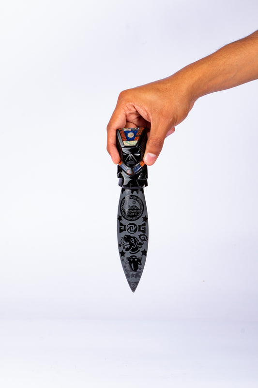 "La Daga de Obsidiana: Poder y Protección Ancestral 🔥🖤"