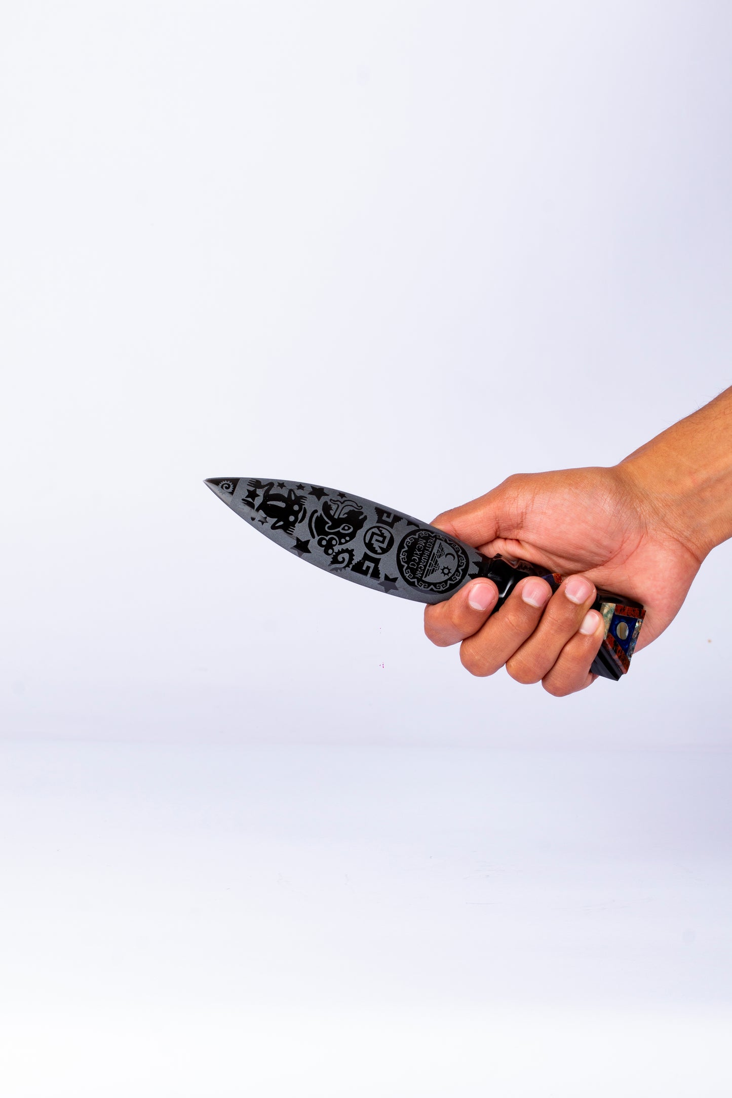 "La Daga de Obsidiana: Poder y Protección Ancestral 🔥🖤"
