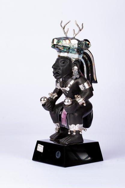 Figura de Danzante Prehispánico con Penacho de Venado