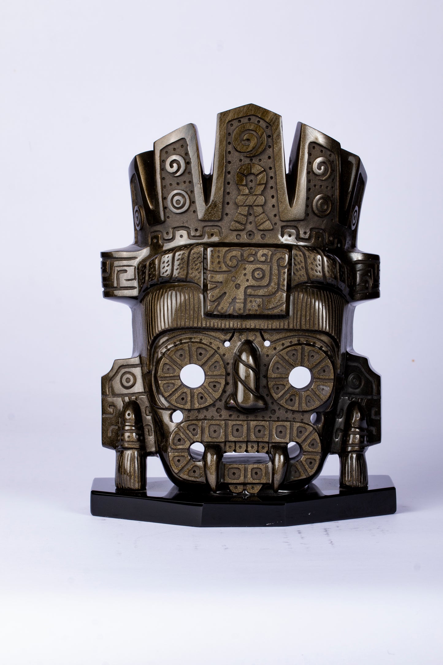 Máscara de Tezcatlipoca tallada en Obsidiana Dorada