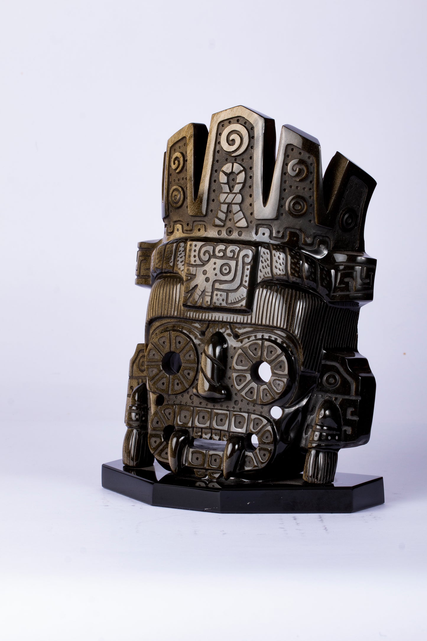Máscara de Tezcatlipoca tallada en Obsidiana Dorada