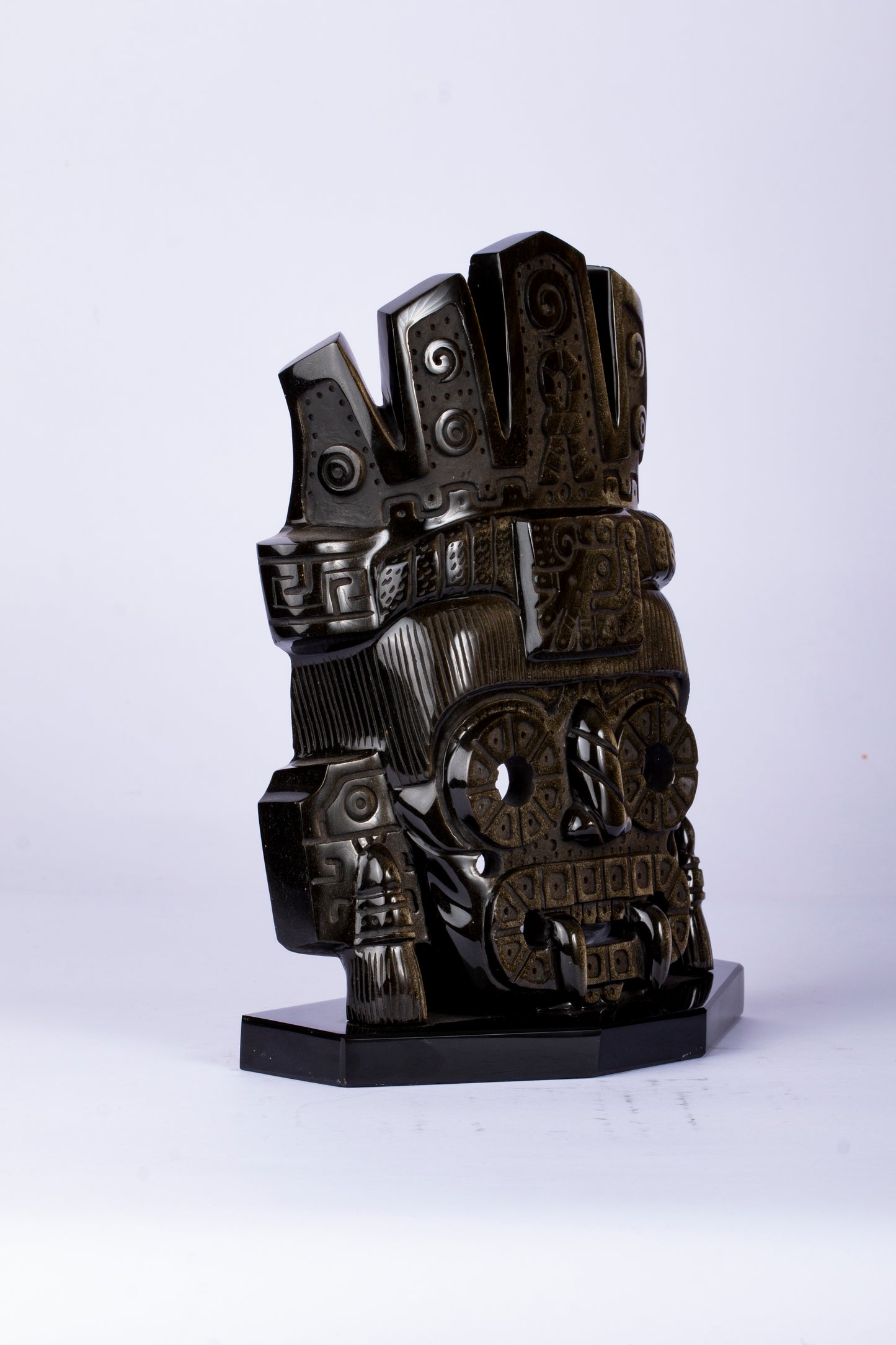 Máscara de Tezcatlipoca tallada en Obsidiana Dorada