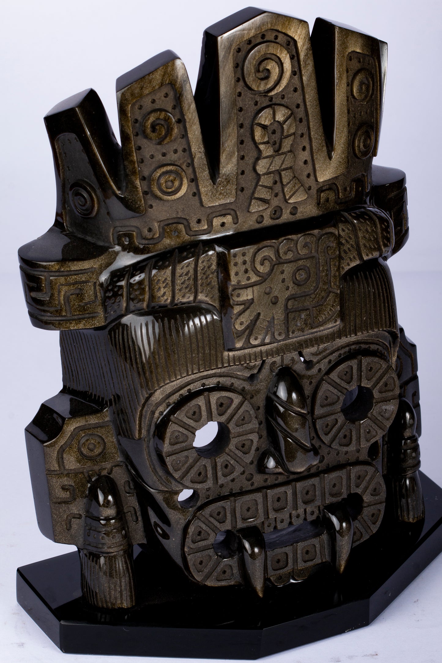 Máscara de Tezcatlipoca tallada en Obsidiana Dorada