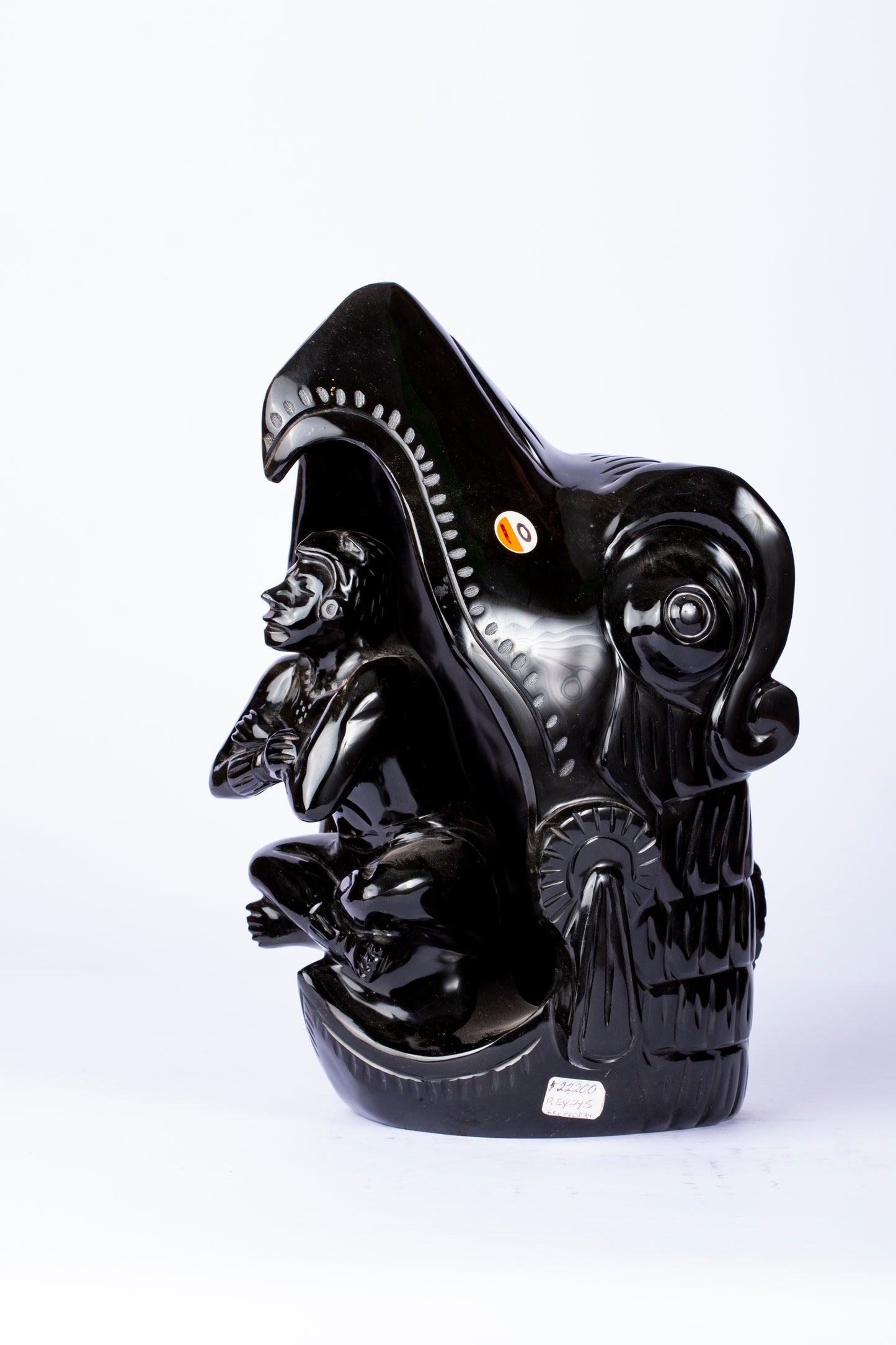 Guerrero Interior – Figura en Obsidiana dentro de Concha Espiritual