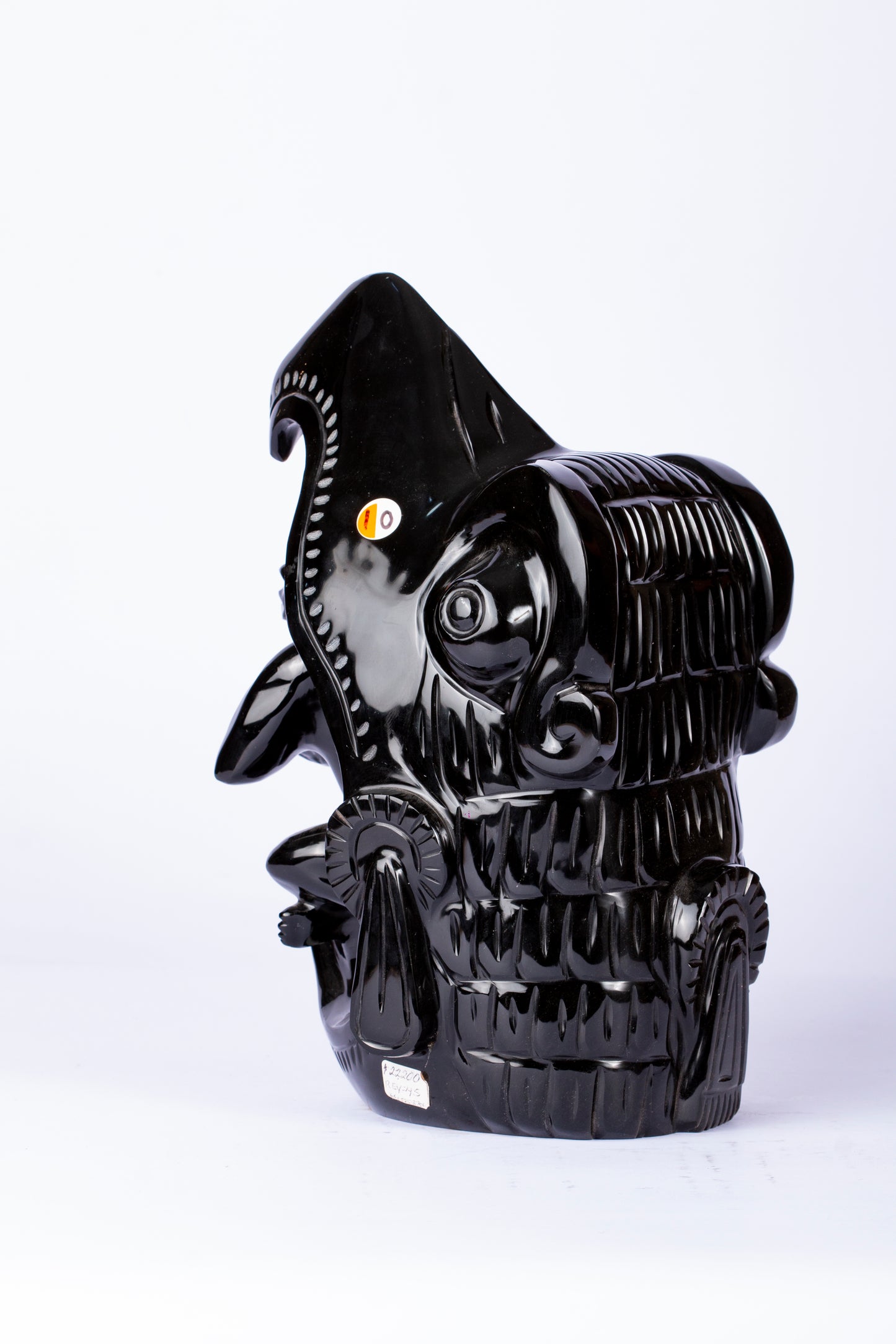 Guerrero Interior – Figura en Obsidiana dentro de Concha Espiritual
