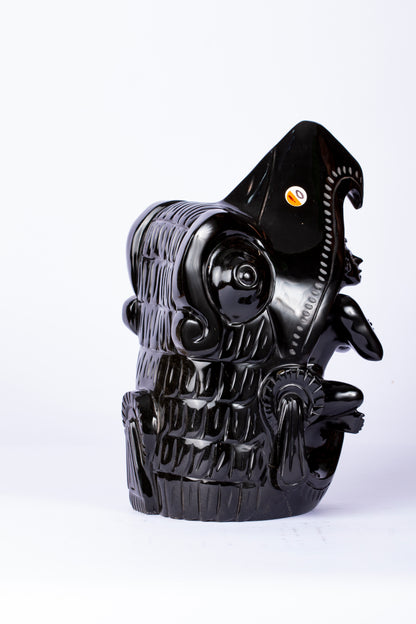 Guerrero Interior – Figura en Obsidiana dentro de Concha Espiritual