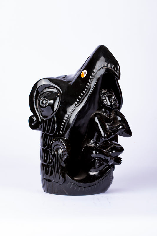 Guerrero Interior – Figura en Obsidiana dentro de Concha Espiritual