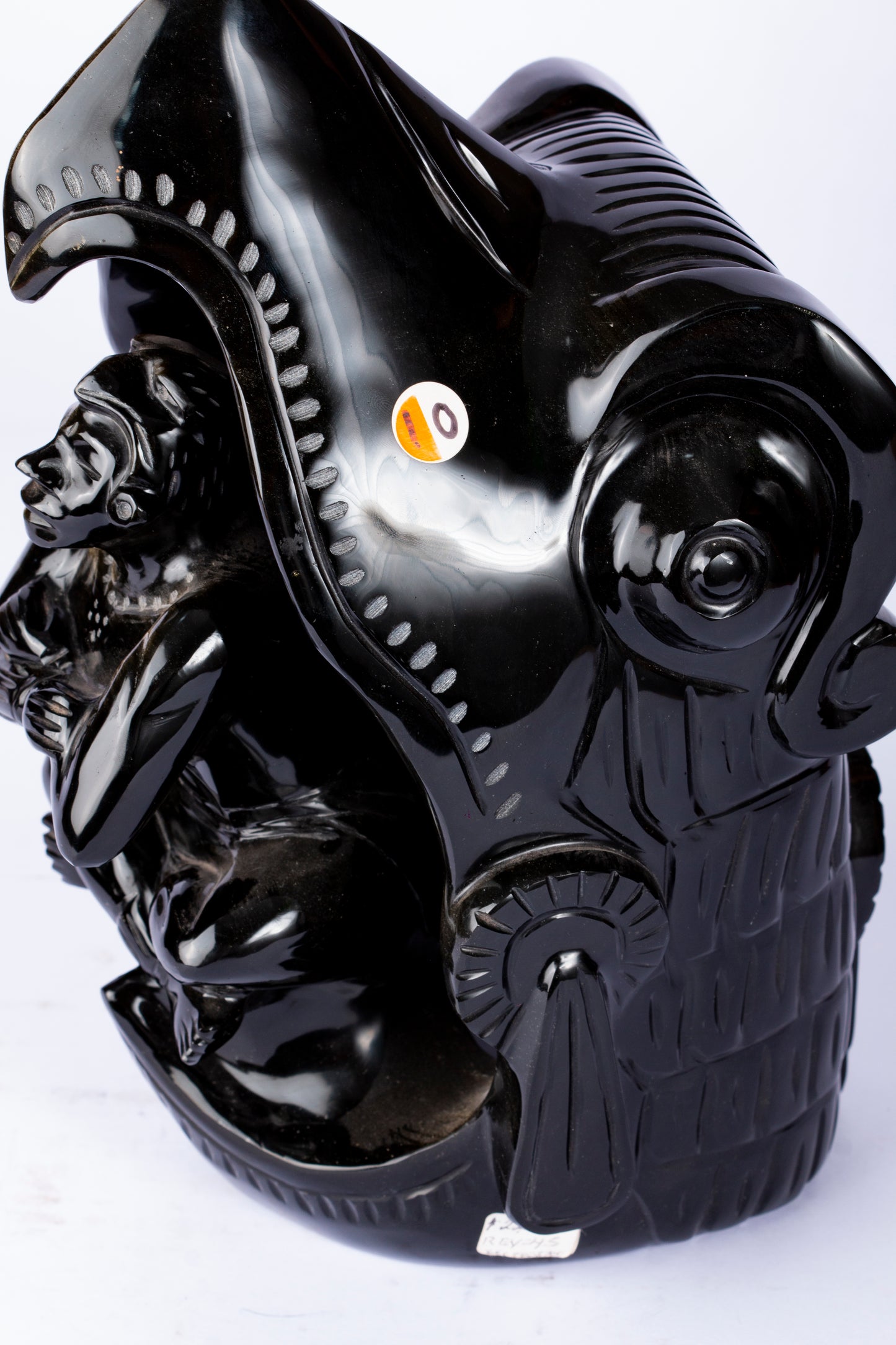 Guerrero Interior – Figura en Obsidiana dentro de Concha Espiritual