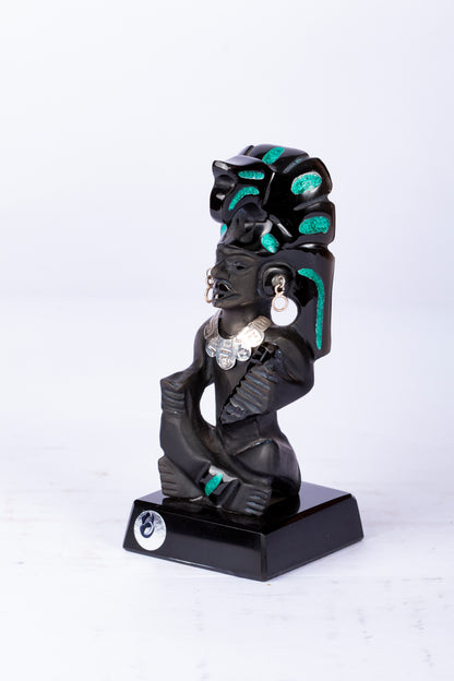 Figura de Guerrero Mesoamericano con Tocador de Jaguar