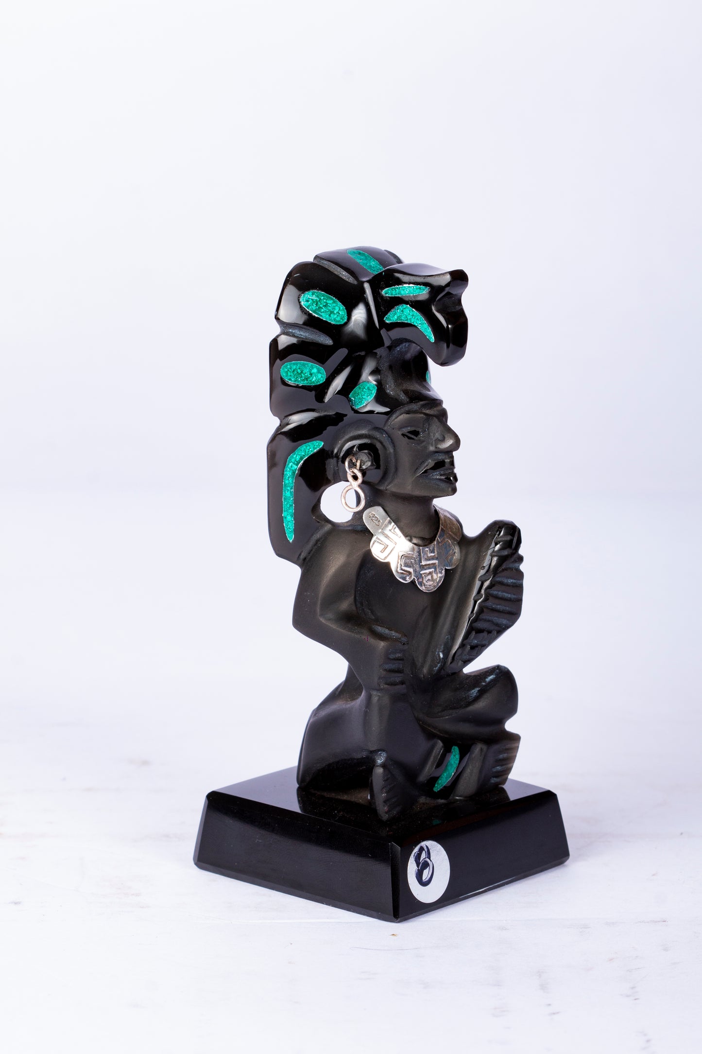 Figura de Guerrero Mesoamericano con Tocador de Jaguar