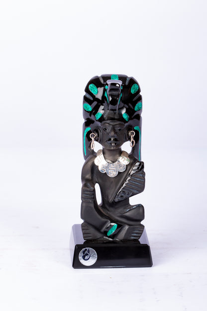 Figura de Guerrero Mesoamericano con Tocador de Jaguar